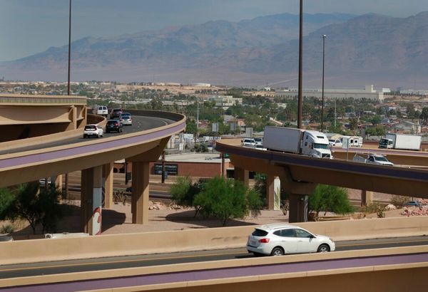 Poor air quality is a major concern for Latinos, who increasingly live around high-capacity urban roads in Nevada. (Photo: Ro
